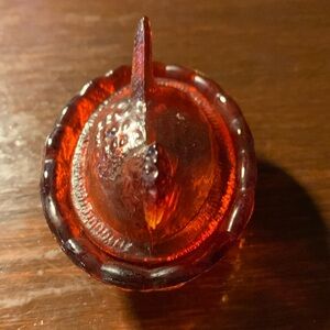 Vntg mini 2.5 inches red hen on nest salt cellar unmarked no damage
